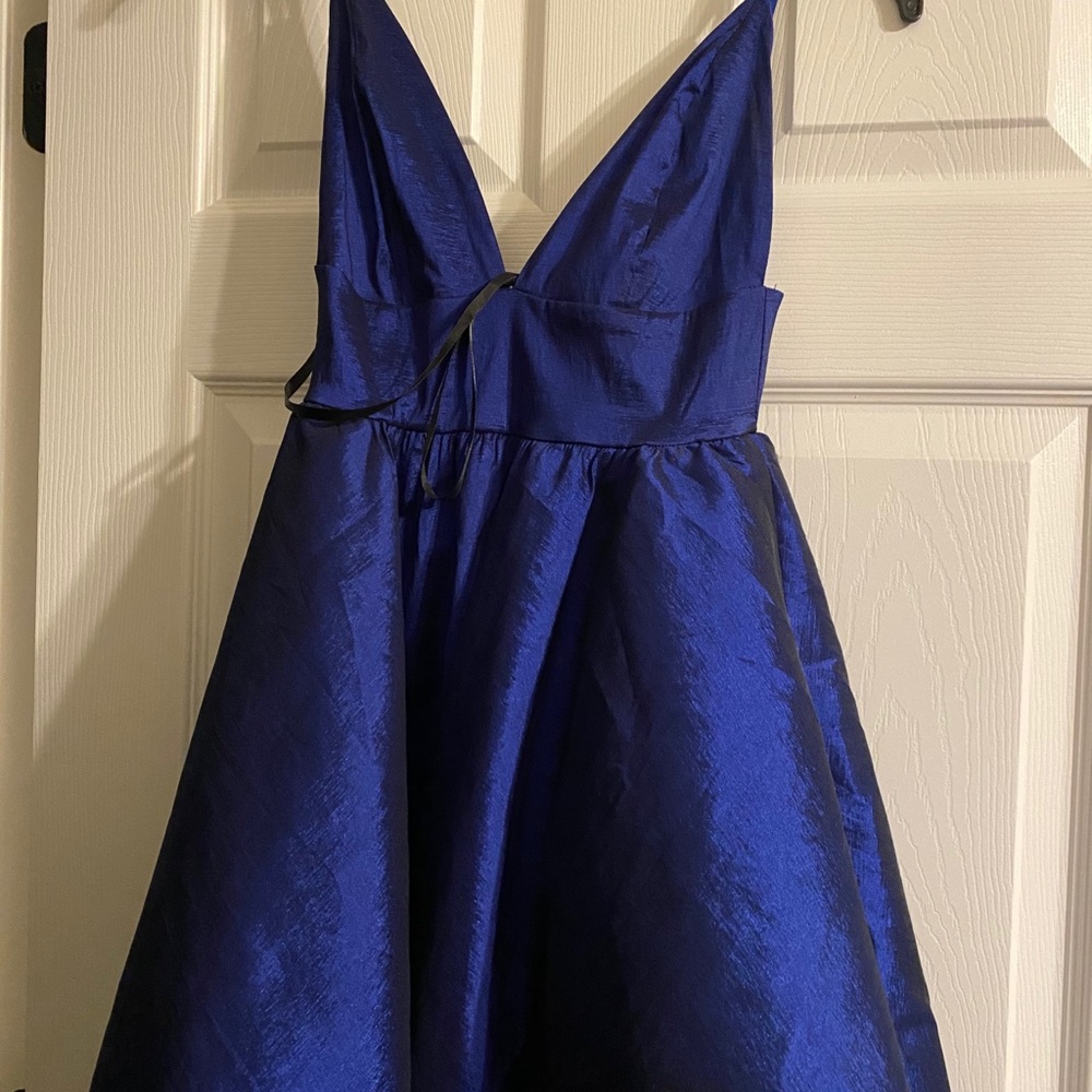 Dress - Picture 5 of 7